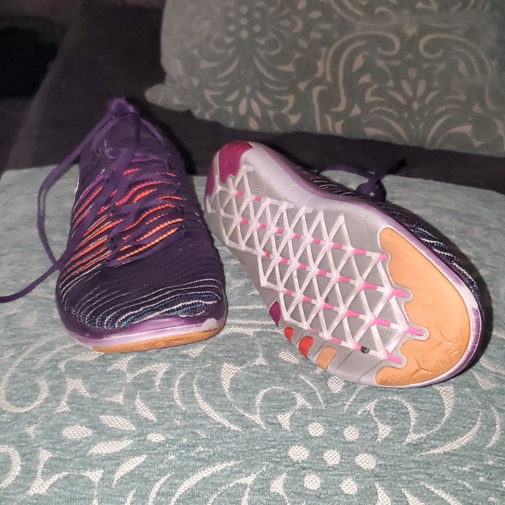 Nike Free Runs - Picture 3 of 4